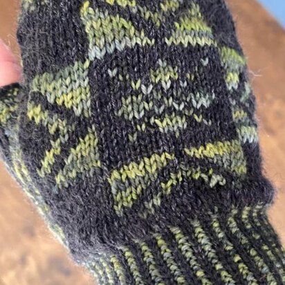 Lindsey Mitts - knitting pattern