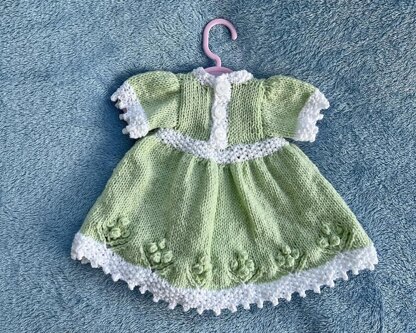 P132 Dolls/Baby Dresses, Bonnet & Bootees