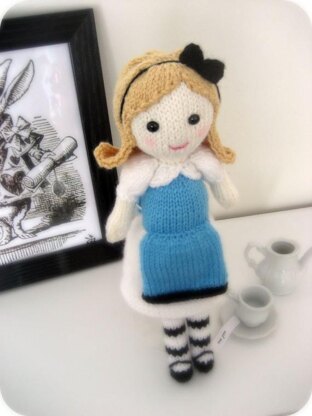 Alice in Wonderland Knit Pattern