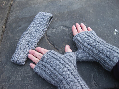 Steppingstone Fiber Creations Bluster-Proof Mitts and Headband PDF