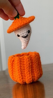 Peek-A-BOO, the Scaredy Ghost (Halloween Decor)