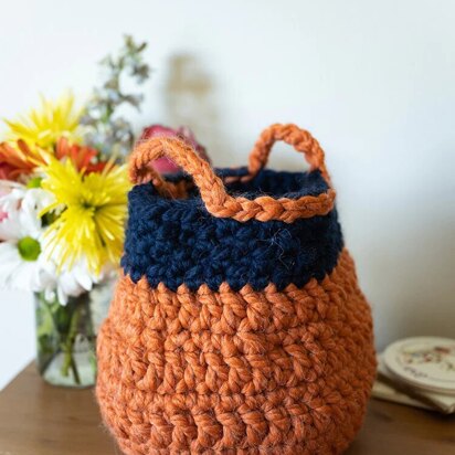 Maderia Basket in Lion Brand Touch of Alpaca Thick & Quick - M22088 TATQ - Downloadable PDF