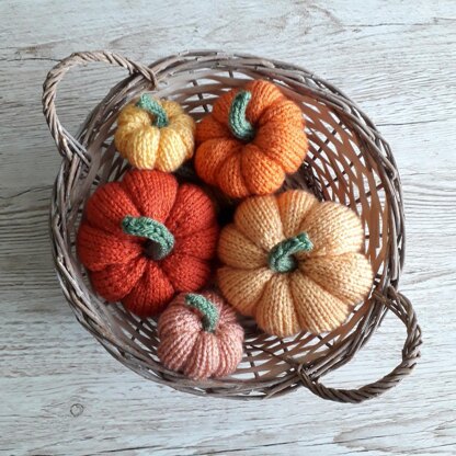 Easy knitted Pumpkins