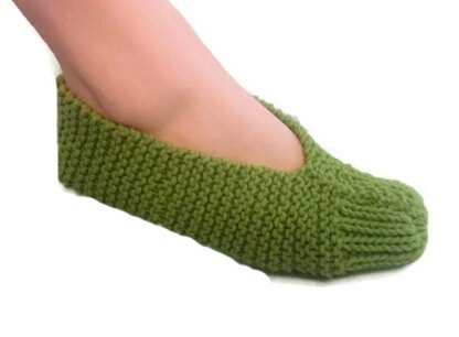 Simple Slippers Unisex Knitting Pattern