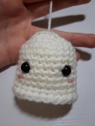 Hanging ghost amigurumi