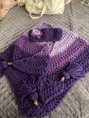 Snowberries Blanket Shawl