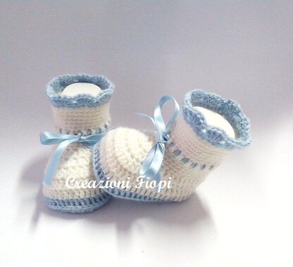Ribbon blue baby booties