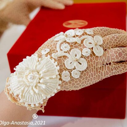 Lace gloves