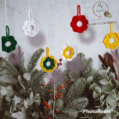 Christmas garland's crowns