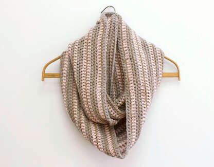 Easy Crochet Infinity Scarf Pattern