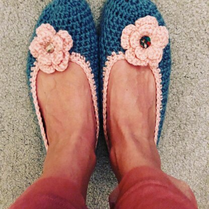 Flower Slippers Crochet Pattern by Eva's Studio
