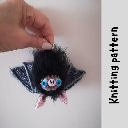 Handmade Halloween Bat Knitting Pattern for Cute Toy Pendant