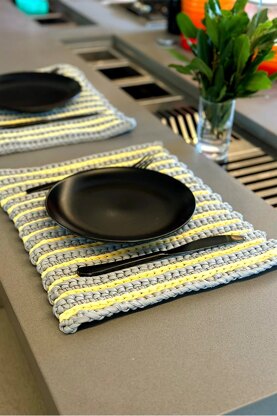 Classic Placemats in Circulo Premium T-shirt Yarn - Downloadable PDF