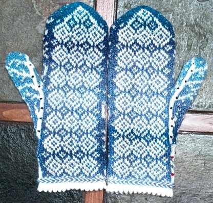 A Walk in the Park Mittens