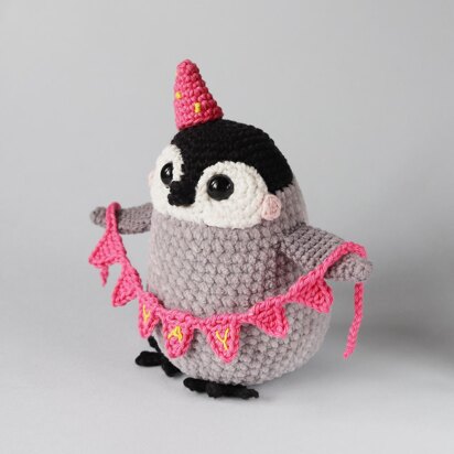 Rosie the Lovely Penguin Crochet Pattern in English Amigurumi