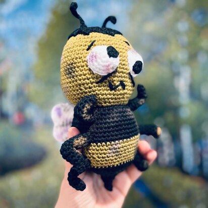 Zombee (Zombie - bee) Crochet Pattern