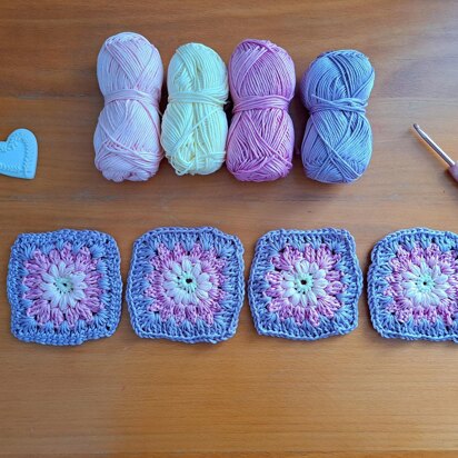 Crochet Daisy Granny Square Pattern