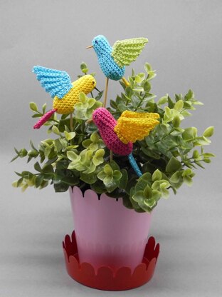 Little flying bird hanging decoration & flower pot stick - easy from scraps of yarn