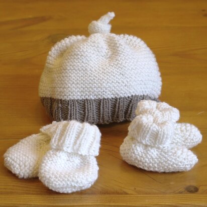 Easy Baby Hat, Booties & Mittens set