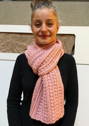 Easy Crochet Scarf Pattern for Women: Pink-Is-Pretty Scarf