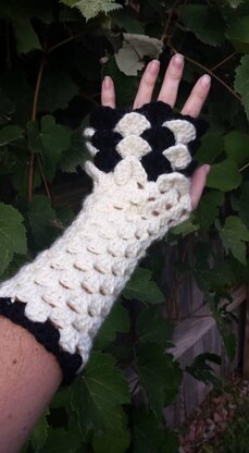Crocodile Stitch Gloves