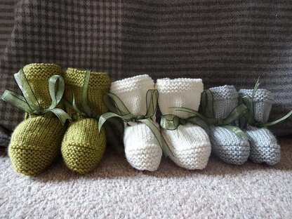 Classic 4ply Baby Bootees