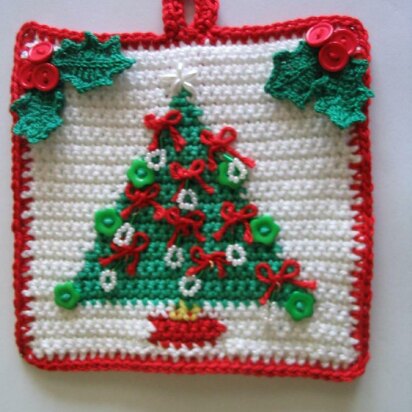 Christmas tree potholder with holly leaf clusters