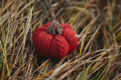 Cozy cable pumpkins. Knitted Pumpkin Pattern.