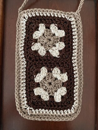 EASY Granny Square Phone Bag