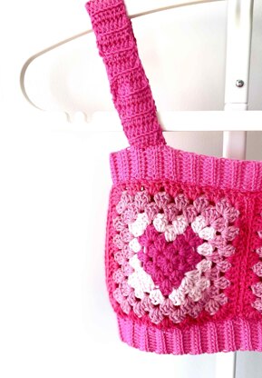 Heart granny square crop top pattern