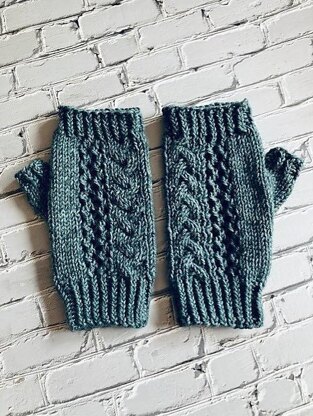 Twists and turns mitts