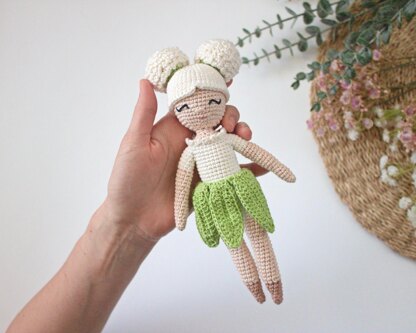 Carola, the crochet cauliflower fairy