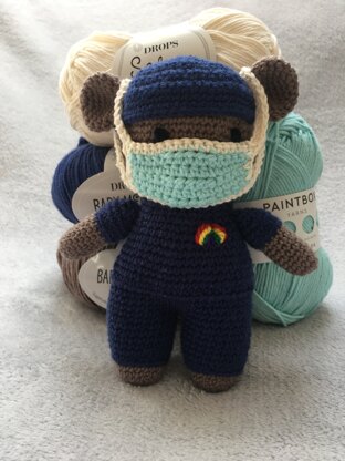 Frontline Hero Bear (Yarnit,Darnit crochet pattern)