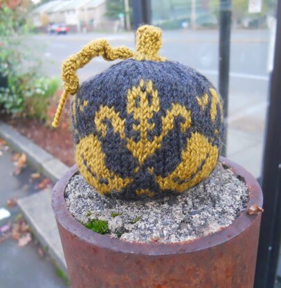 Black and Gold Mini Colorwork Pumpkin