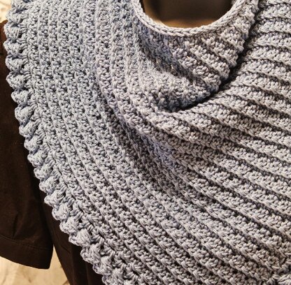 Ridged Kerchief-Style Cowl