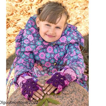 Bright fingerless gloves for girls