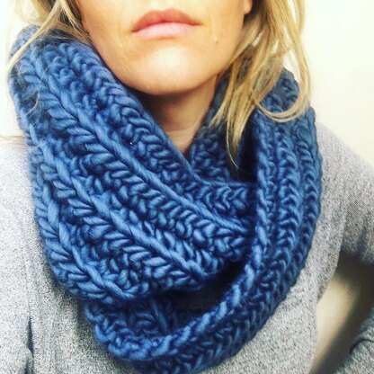 The Heide Infinity Scarf