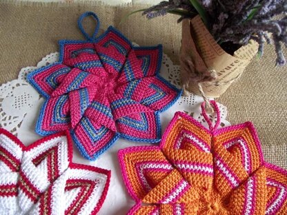 Christmas Star Pot Holder Crochet pattern by Lilia Vanini | LoveCrafts