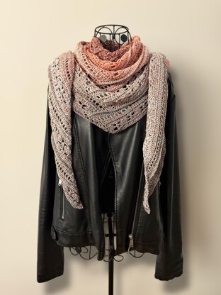 Flat Triangular Scarf "Opora"