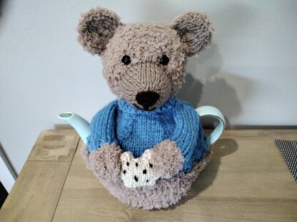 Wee teddy bear tea cosy