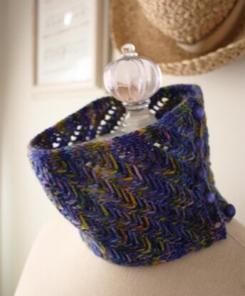 Dappled Knit Lace Neckwarmer