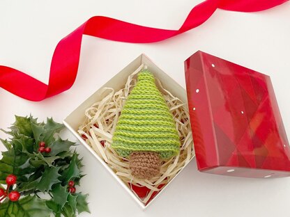 Crochet Christmas tree ornament amigurumi pattern