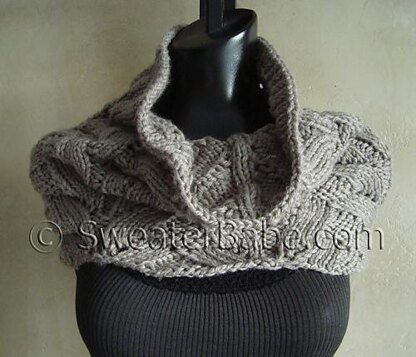 #107 Deluxe Lace Seamless Cowl