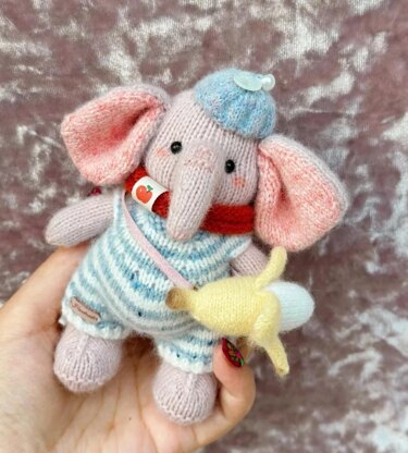 Knitting elephant