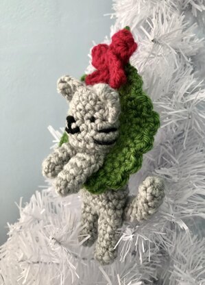 Cat in a Wreath Christmas Ornament