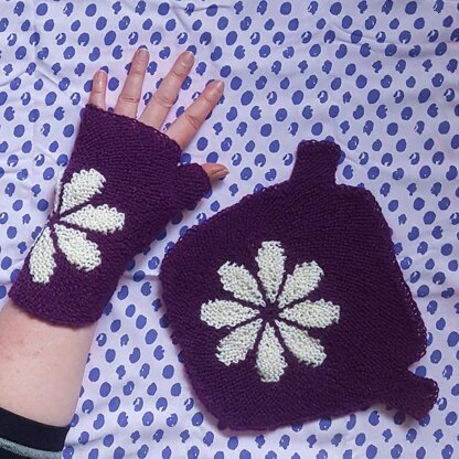 Mauerblümchen Fingerless Gloves