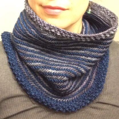 Striped herringbone cowl