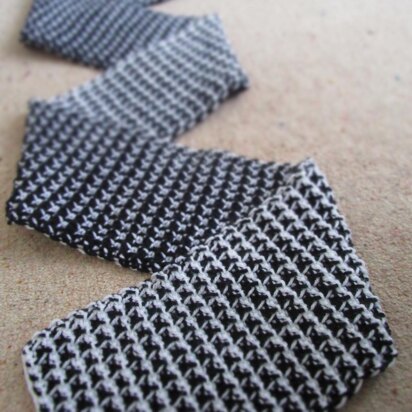 Reversible Tunisian Houndstooth Scarf