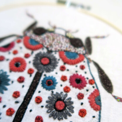 Un Chat Dans L'Aiguille Anabelle the Ladybug Printed Embroidery Kit