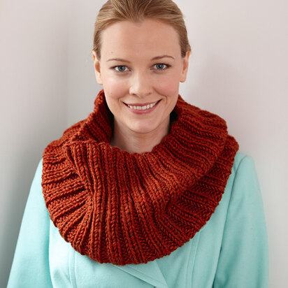 Ribbed Column Cowl in Lion Brand Heartland - L30105